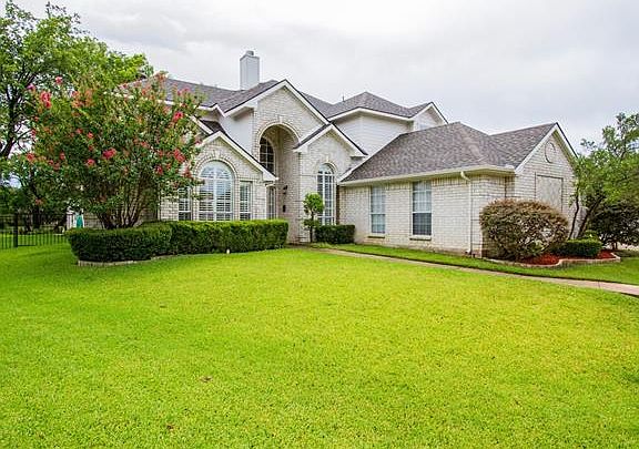 3rd image of 410 Baltusrol Cir
