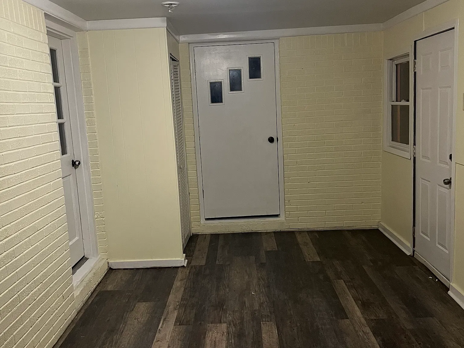 4 bed, 1327 sqft, $1,900 — Photo 2