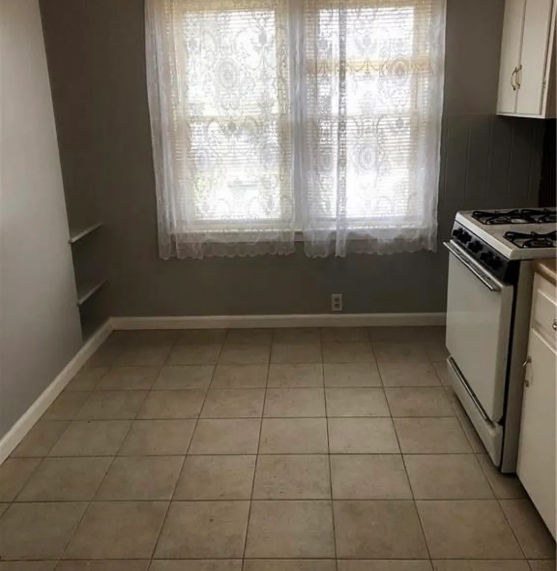 2 bed, 806 sqft, $1,000 — Photo 1