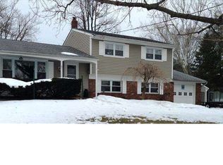 27 State Park Dr, Titusville, NJ 08560