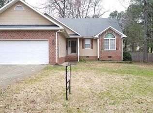 136 Windsor Ln, Raeford, NC 28376