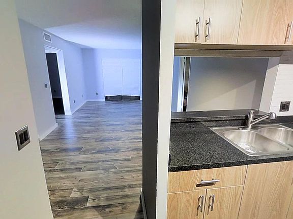 3rd image of 20905 NE 8th Ct APT 203