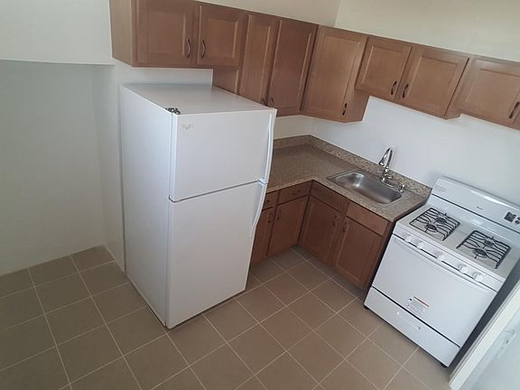4th image of 1225 W Chase Ave APT C3