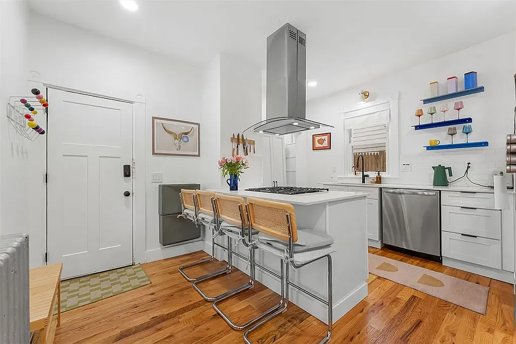 2 bed, 818 sqft, $3,500 — Photo 3