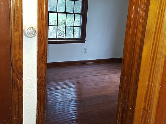 4th image of 4518 W Jackson St