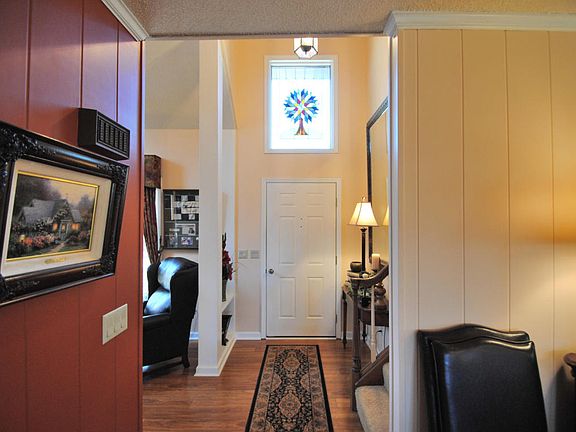 2nd image of 27 Sugarbush Ln