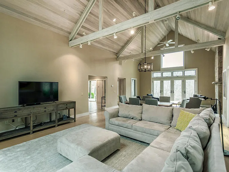 8 River Bend Ln — Photo 5
