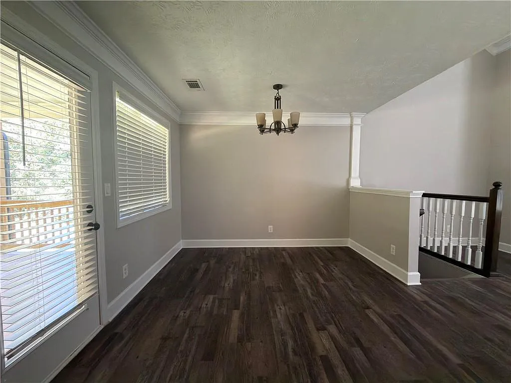 3 bed, 2.0 bath, 1282 sqft, $2,200 — Photo 4