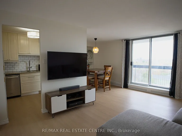 1100 Caven St #704 — Photo 13