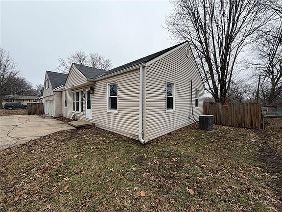 2nd image of 5805 Ridgeway Ave