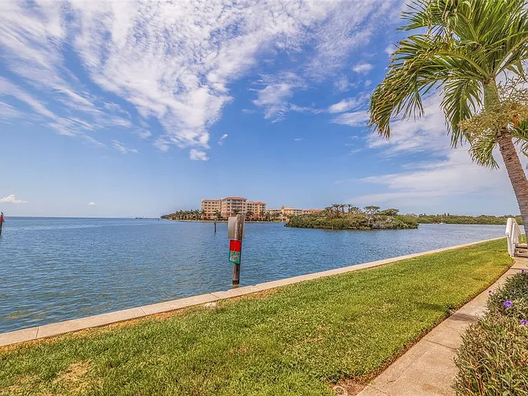 5266 Beach Dr SE #B — Photo 15