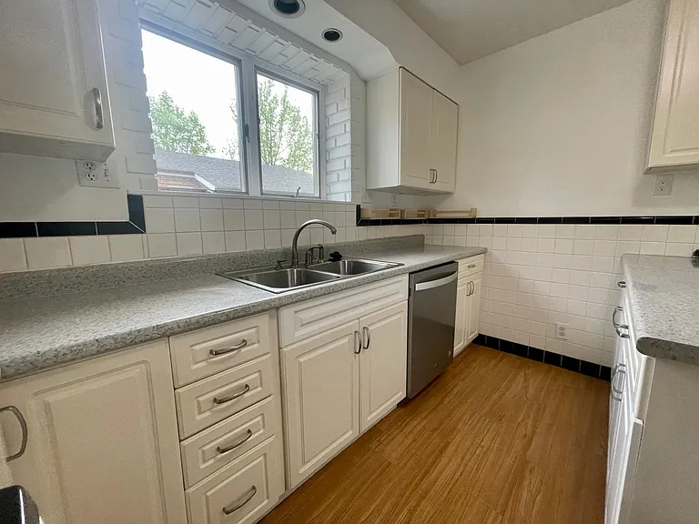 1131 Kraft St — Photo 7