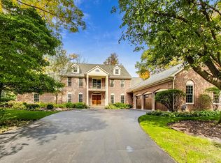 150 Hamilton Ct, Lake Bluff, IL 60044