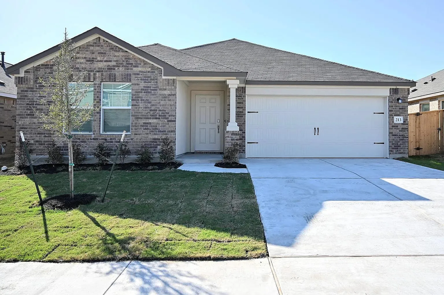 4 bed, 2.0 bath, 1982 sqft, $2,050 — Photo 1