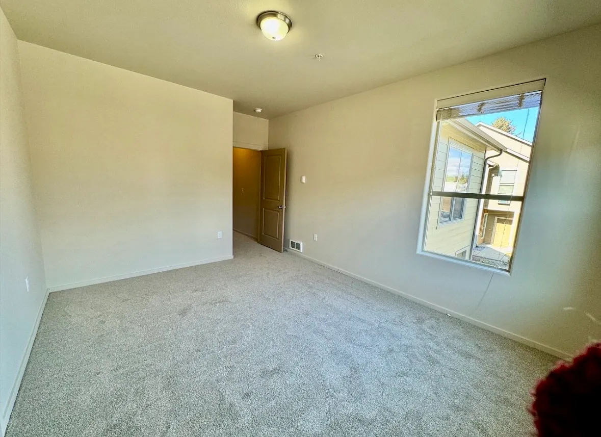 2 bed, $960 — Photo 2