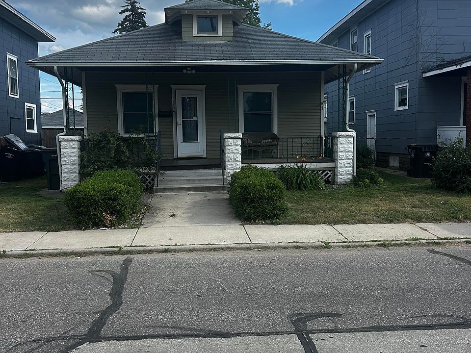 1st image of 834 Sorin St