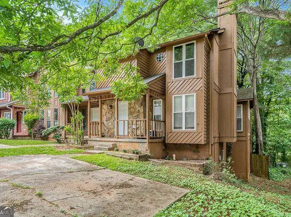 844 Brandy Oaks Ln, Stone Mountain, GA 30088