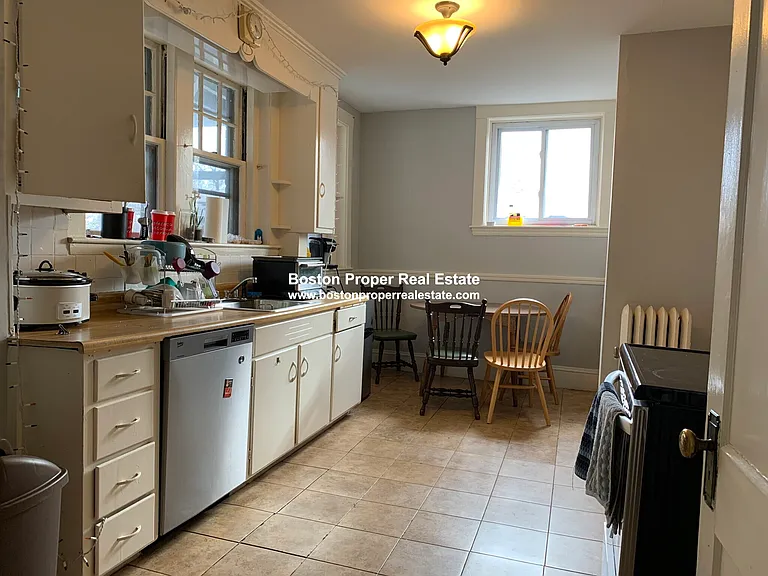 120 University Rd #2 — Photo 6