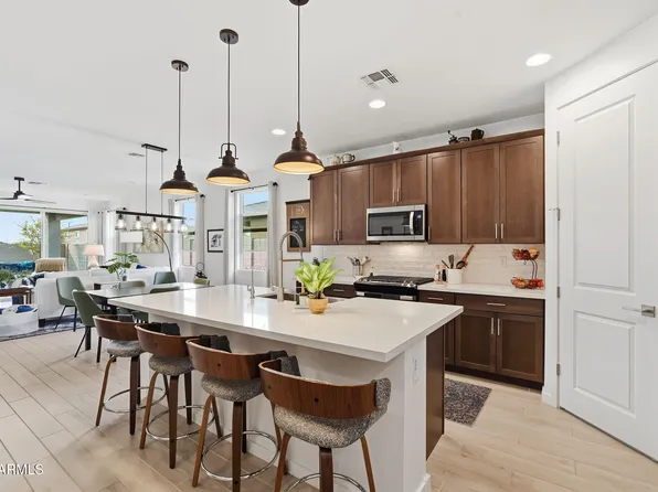 17285 W RUNNING DEER Trail, Surprise, AZ 85387