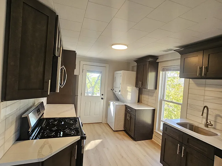 403 S 6th Ave — Photo 1