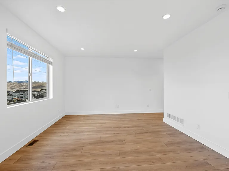 2203 W Swift Fox Dr — Photo 4