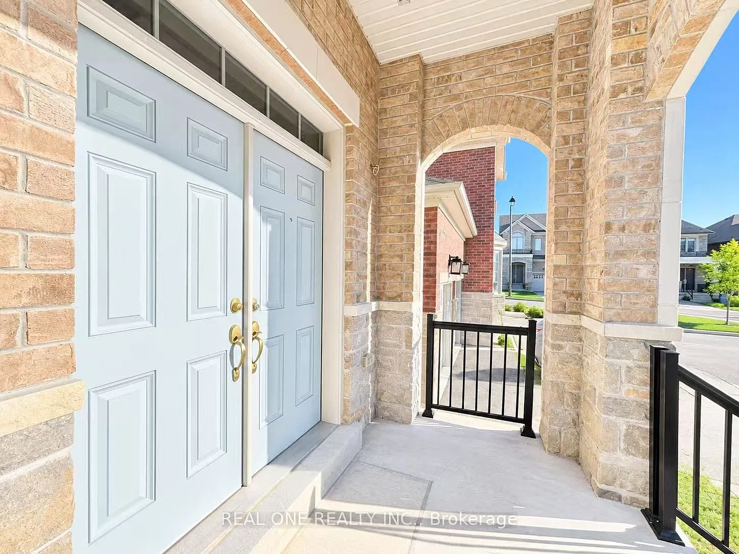 4 bed, $3,880 — Photo 2