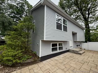 499 Woodlawn Avenue Ext, Bridgeport, CT 06606