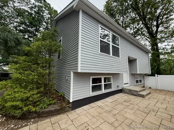 499 Woodlawn Avenue Extension, Bridgeport, CT 06606