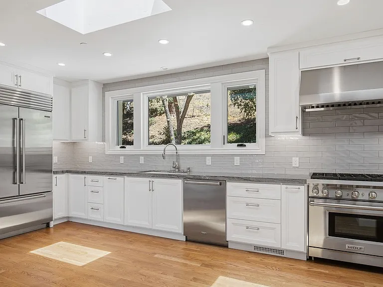 16010 Carey Ln — Photo 9