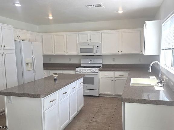 3rd image of 977 Cardelina Ln