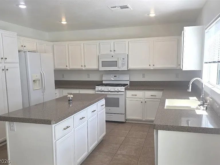 977 Cardelina Ln — Photo 3