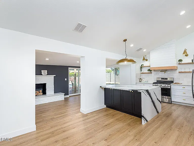 4 bed, 1873 sqft, $4,000 — Photo 2