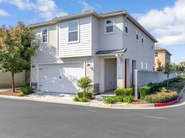 1312 Joy Dr, Clovis, CA 93619