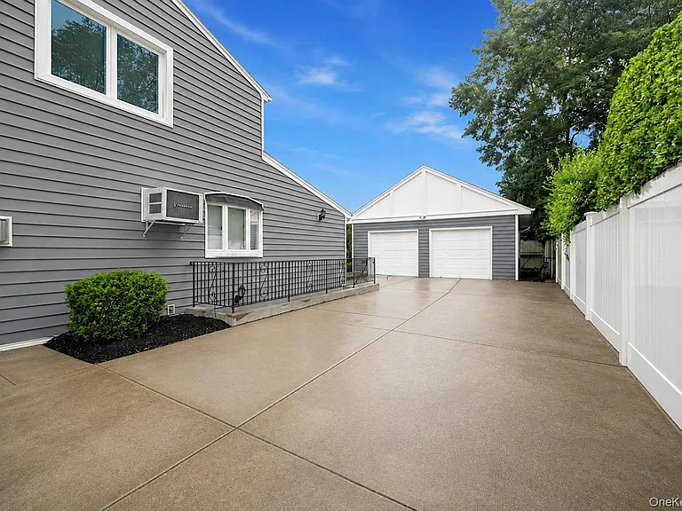 84 Twinlawns Ave — Photo 35