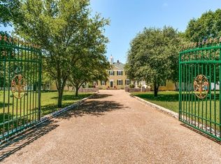 261 Green Oaks Dr, Bartonville, TX 76226