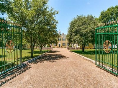 261 Green Oaks Dr, Bartonville, TX, 76226