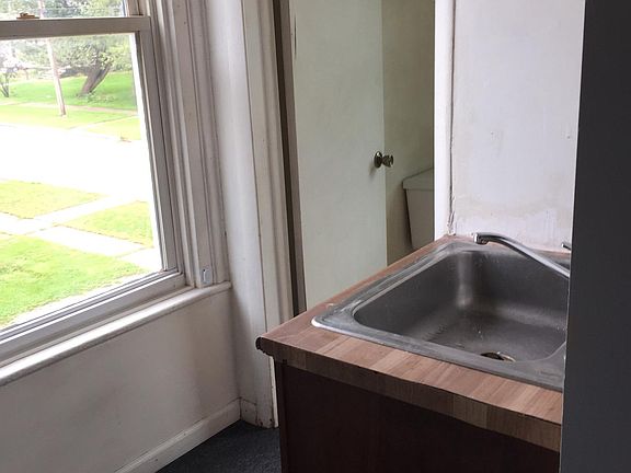 4th image of 1600 Lincoln Ave APT C
