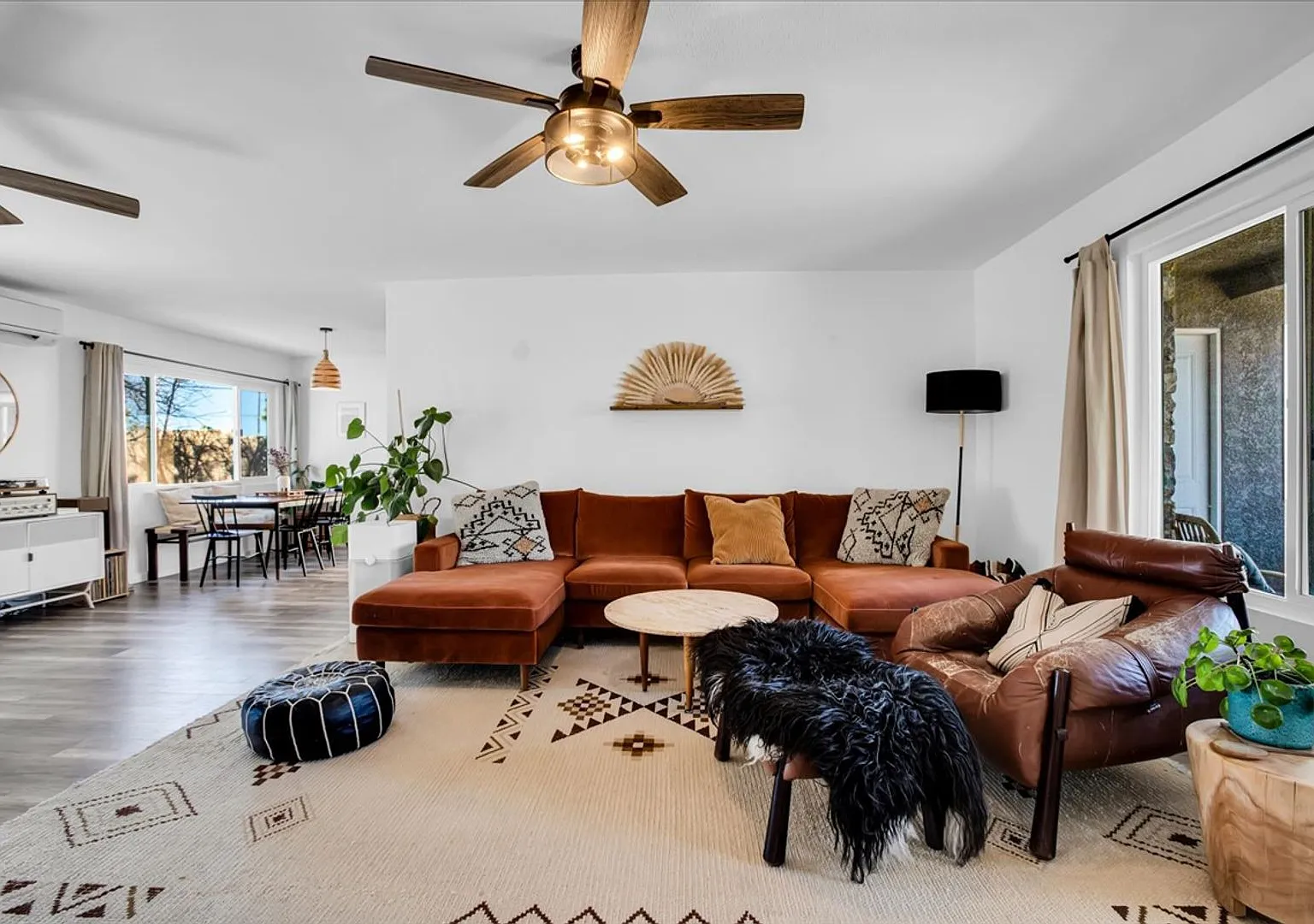 Stunning 3 Bedroom 2 Bathroom Home in Yucca Valley — Photo 4