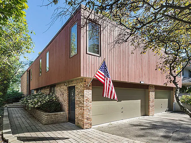 810 Park Ave photo 1