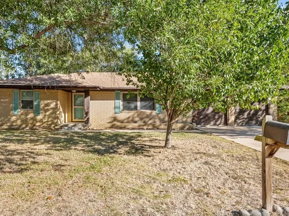 110 E San Benito Dr, Robinson, TX 76706