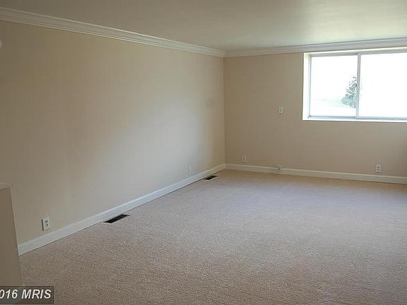 3rd image of 1411 Broadwood Dr