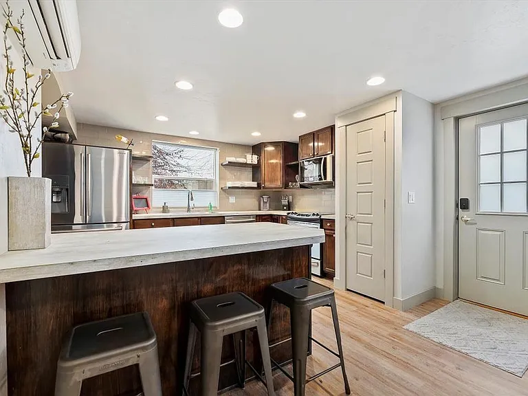 598 S Cotterell Dr — Photo 3