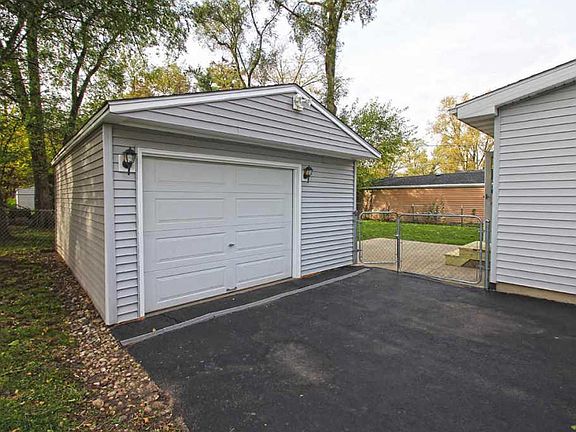 2nd image of 7606 Scott Ln