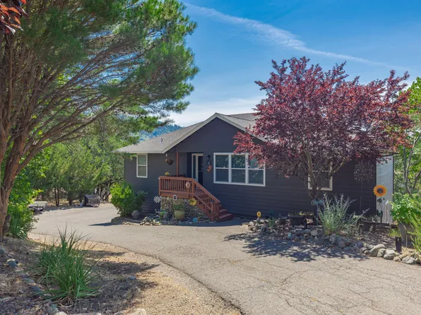 381 Pinetop Ter, Shady Cove, OR 97539
