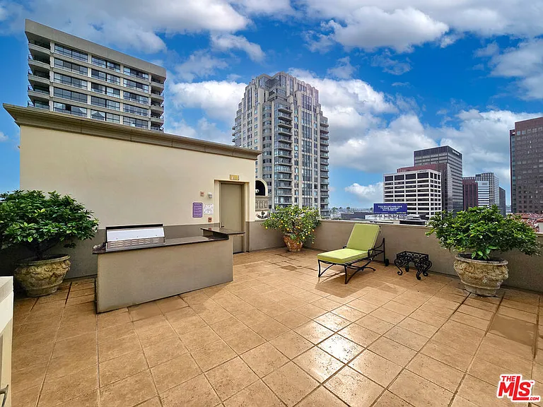 10795 Wilshire Blvd #304 — Photo 41