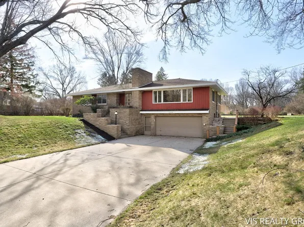 15746 Pruin St, Spring Lake, MI 49456