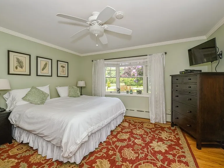 102 Hand Ln — Photo 9