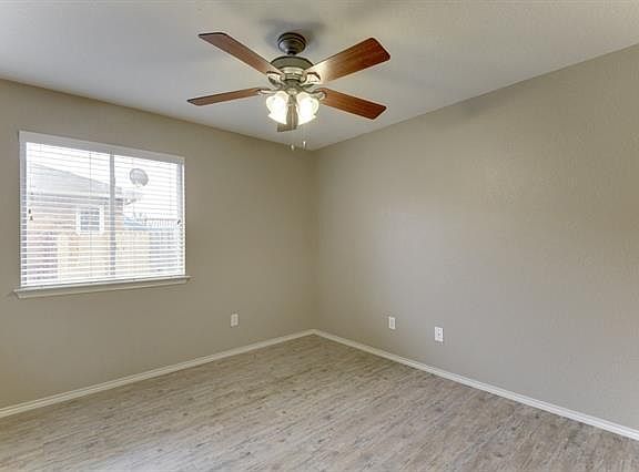 4th image of 909 Whitley Dr