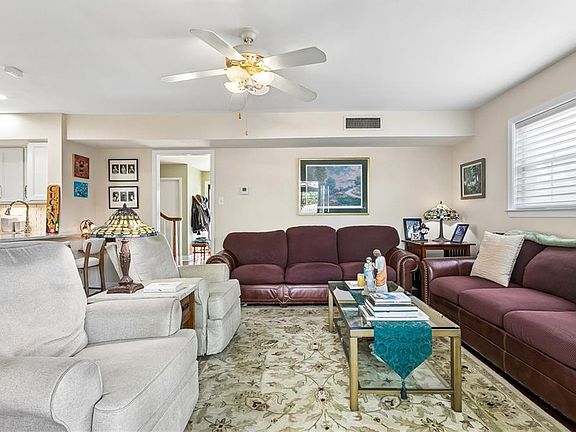 5th image of 312 Nelson Dr