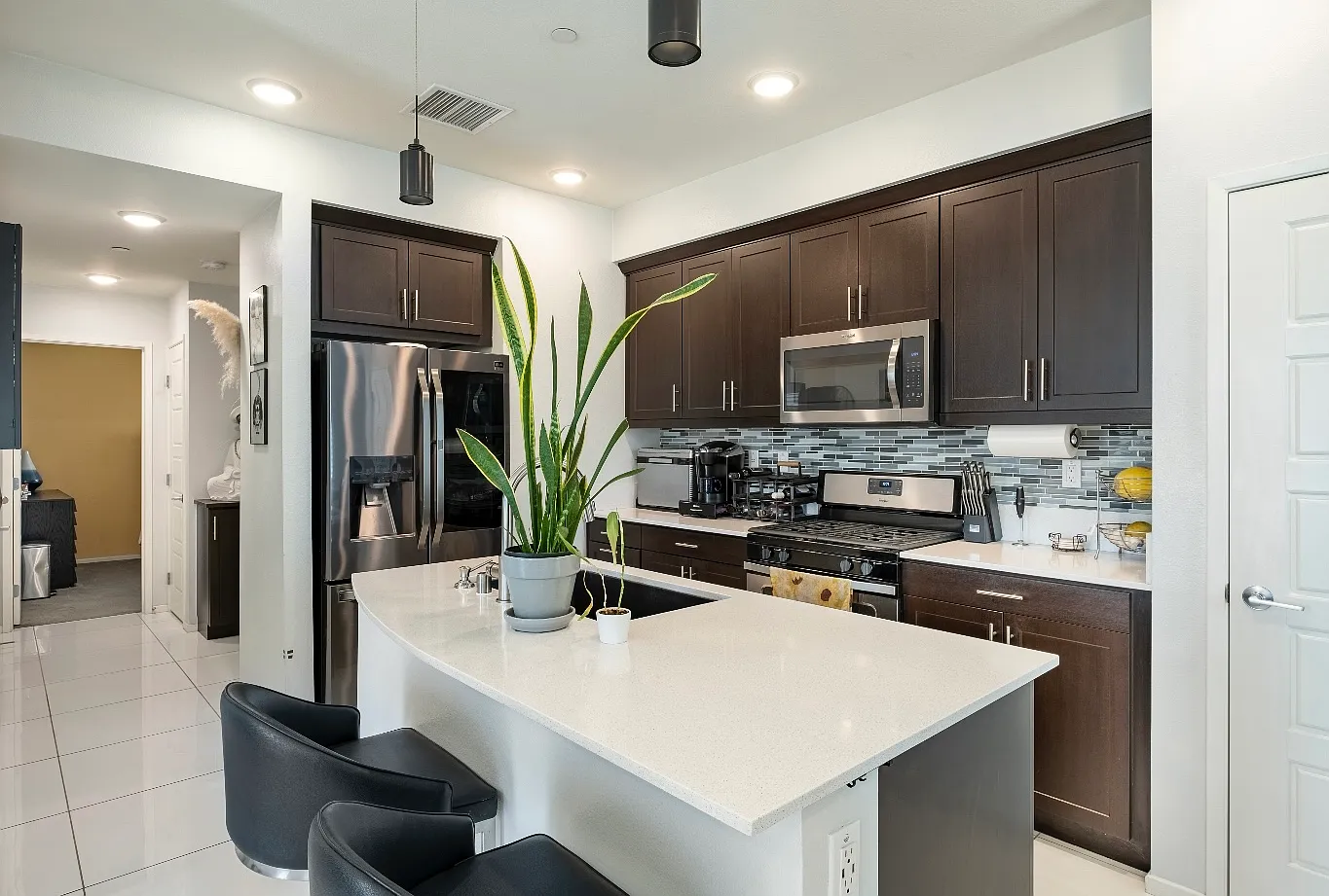 3 bed, 1851 sqft, $2,050 — Photo 4